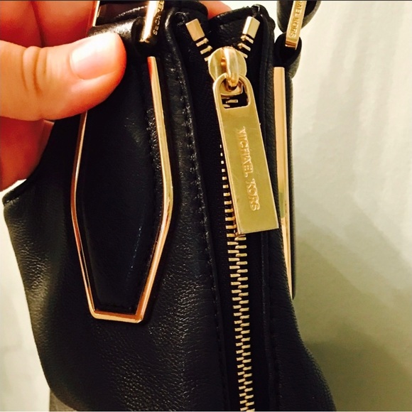 Michael Kors black leather handbag - Picture 3 of 8